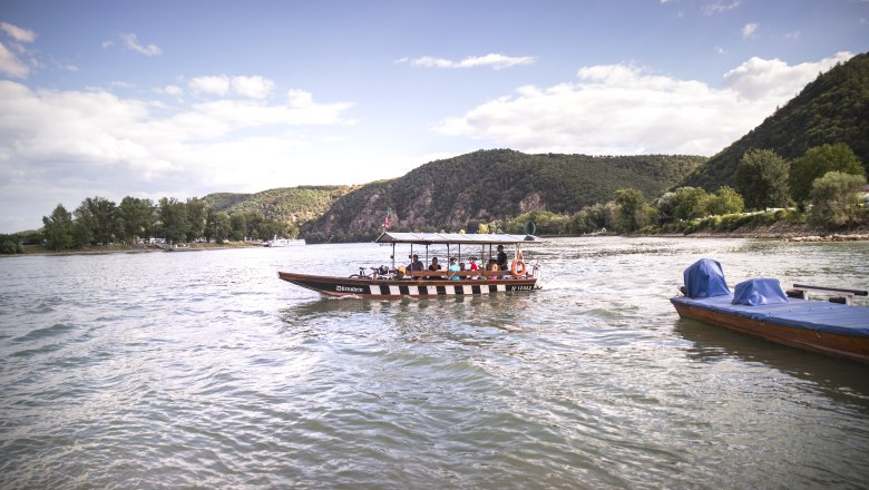 Dürnstein ferry on the water, © Daniela Matejschek Dürnstein ferry on the water, © Daniela Matejschek