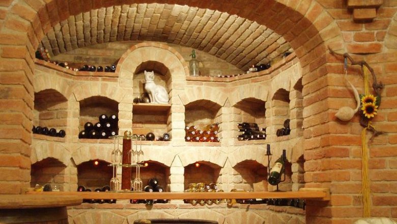 Rustic domed wine cellar, © Hans Krenn Rustic domed wine cellar, © Hans Krenn