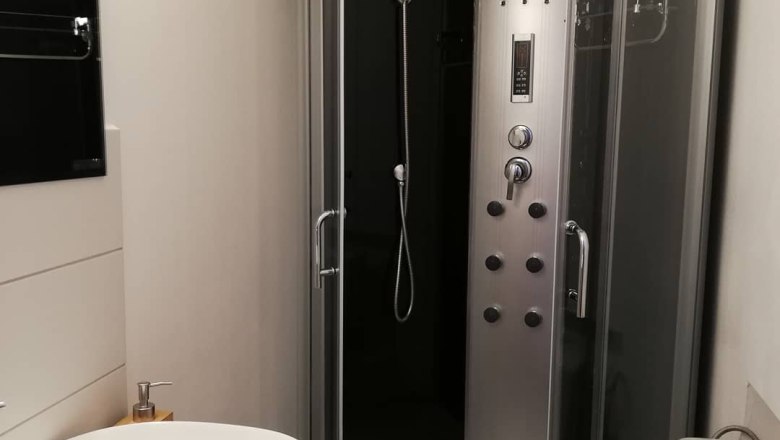 Bathroom double room, © Familie Weibels Bathroom double room, © Familie Weibels