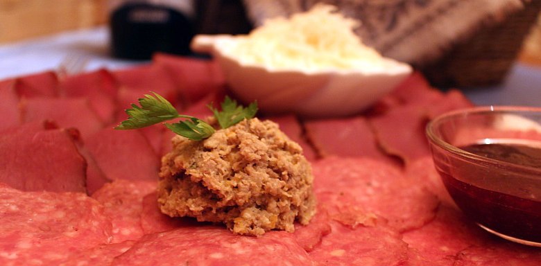 Heurigen delicacies at the Gruber winery, © Weingut Gruber Heurigen delicacies at the Gruber winery, © Weingut Gruber