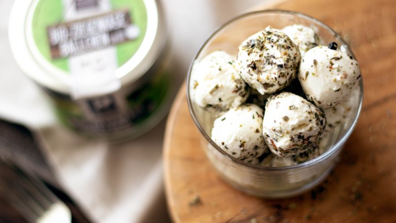 Ziegenkäsebällchen, © Sooo gut schmeckt die Bucklige Welt/Viktoria Kornfeld Ziegenkäsebällchen, © Sooo gut schmeckt die Bucklige Welt/Viktoria Kornfeld