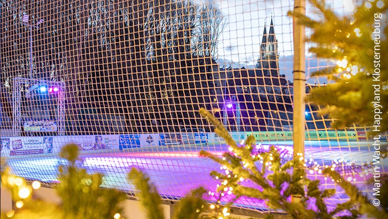 Illuminated ice rink, © Martin Wacht, Happyland Klosterneuburg Illuminated ice rink, © Martin Wacht, Happyland Klosterneuburg