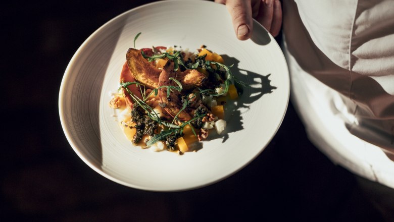 Gerösteter Hokkaido-Kürbis, Salbeipesto, Schafkäse, © Niederösterreich Werbung/Julius Hirtzberger Gerösteter Hokkaido-Kürbis, Salbeipesto, Schafkäse, © Niederösterreich Werbung/Julius Hirtzberger