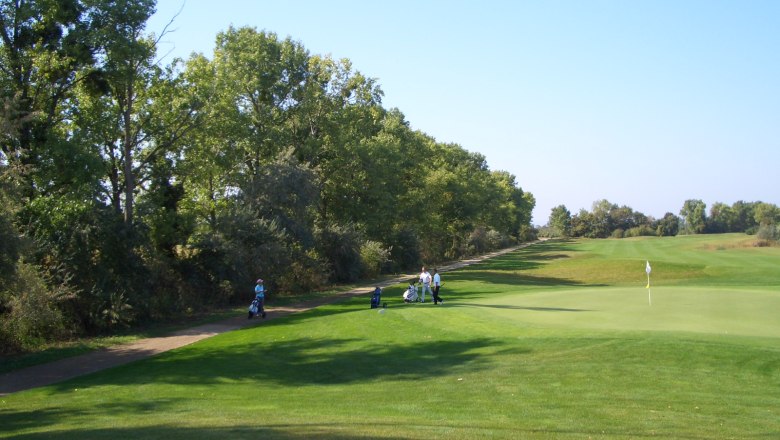 Golf club GolfRange Vienna-Schwechat, © Golfclub GolfRange Wien-Schwechat Golf club GolfRange Vienna-Schwechat, © Golfclub GolfRange Wien-Schwechat