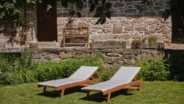 Napozóágyak az udvaron, © Mathias Lixl / lixl.com Napozóágyak az udvaron, © Mathias Lixl / lixl.com