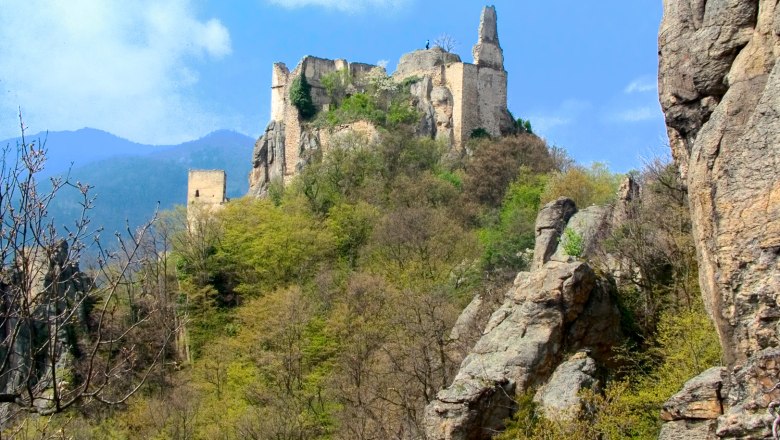 Dürnstein ruins on the Welterbesteig Wachau - Wachau World Heritage Trail, © Franz Hauleitner Dürnstein ruins on the Welterbesteig Wachau - Wachau World Heritage Trail, © Franz Hauleitner