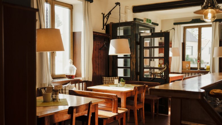 Restaurant with old bar, © Niederösterreich Werbung/Michael Reidinger Restaurant with old bar, © Niederösterreich Werbung/Michael Reidinger