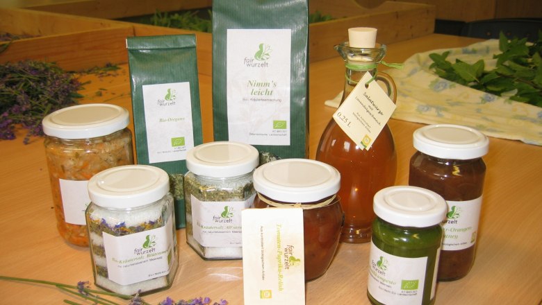 A wide range of products for sale, © fairwurzelt A wide range of products for sale, © fairwurzelt