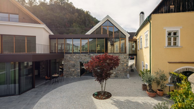 Mauritiushof wine experience garden view, © Weingut FJ Gritsch Mauritiushof wine experience garden view, © Weingut FJ Gritsch