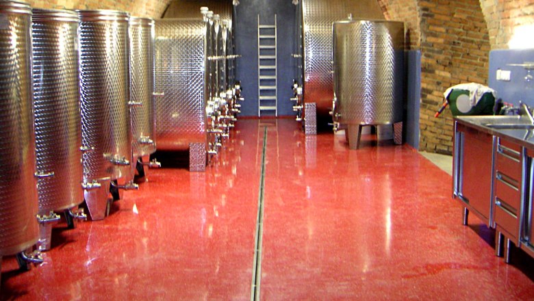 cellar photo, © Fam. Müller cellar photo, © Fam. Müller