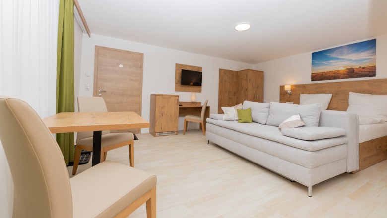 Bedroom with sofa bed, © Schönfelderhof Bedroom with sofa bed, © Schönfelderhof