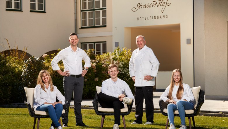 The Eisenbock family & chef Christian Schimann, © Niederösterreich Werbung/Andreas Hofer The Eisenbock family & chef Christian Schimann, © Niederösterreich Werbung/Andreas Hofer
