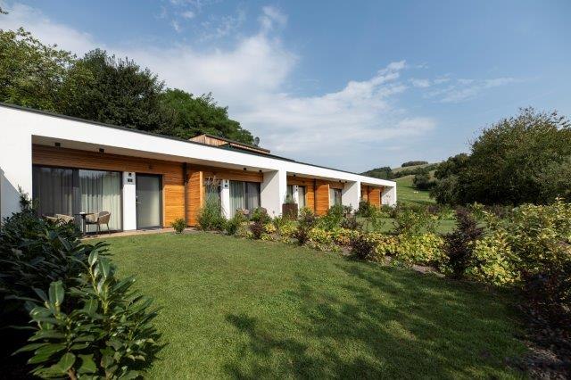 A vendégház a Triádban, © Marketing Platzhirsch, Gobauer Modern vendégház kerttel és terasszal.