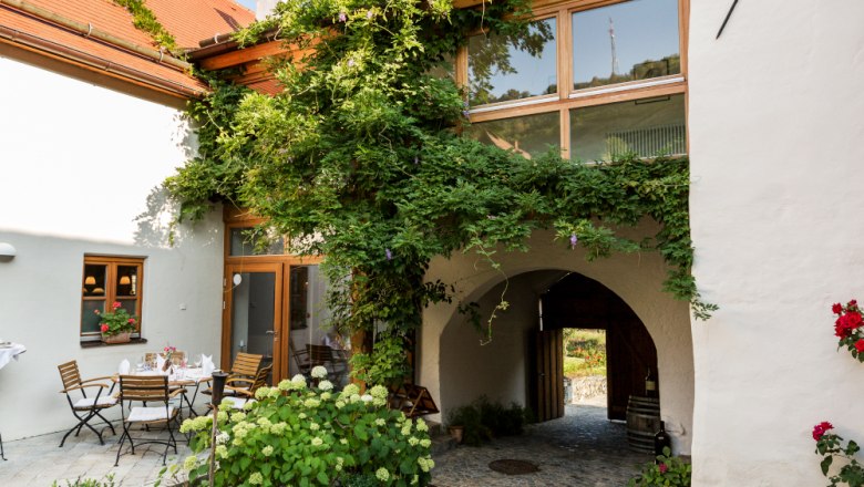 Archway inside the Nigl winery, © Weingut Nigl GmbH Archway inside the Nigl winery, © Weingut Nigl GmbH