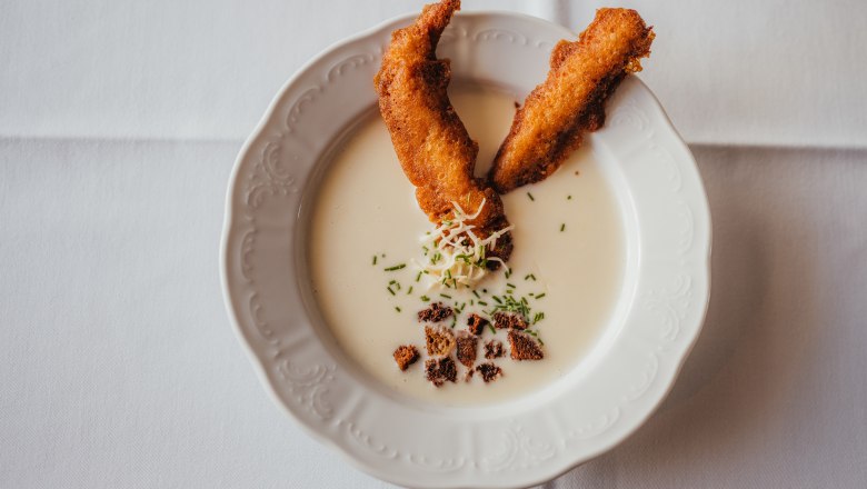 Cream of horseradish soup with smoked trout strips, © Niederösterreich Werbung/Daniela Führer Cream of horseradish soup with smoked trout strips, © Niederösterreich Werbung/Daniela Führer