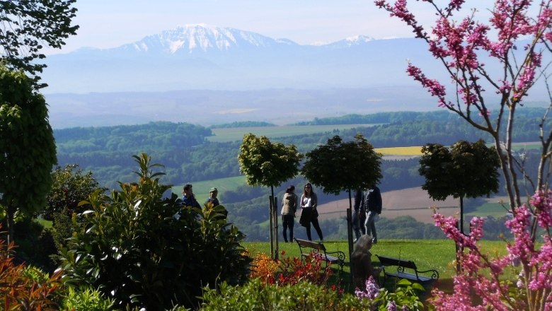 Maria Taferl monastery garden with Ötscher view, © "Natur im Garten" Schaugärten, Litschauer Maria Taferl monastery garden with Ötscher view, © "Natur im Garten" Schaugärten, Litschauer