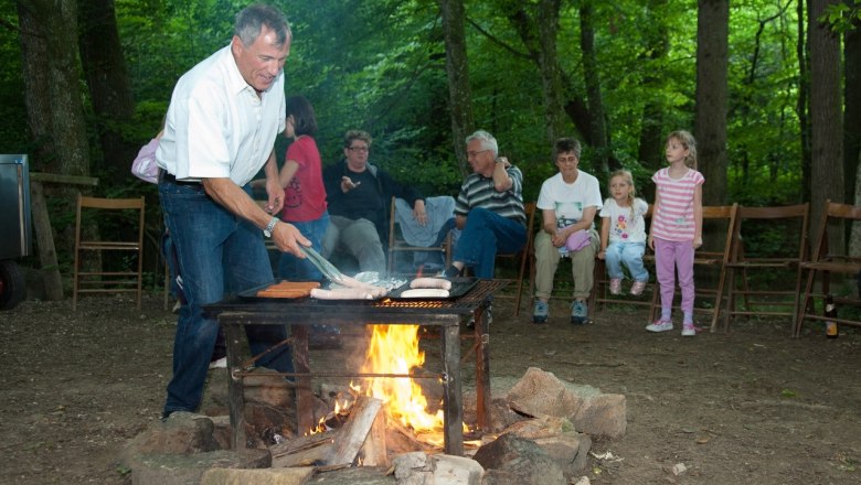 Finomat a faszenes grillről, © Wildpark Hochriess Diestelberger Finomat a faszenes grillről, © Wildpark Hochriess Diestelberger