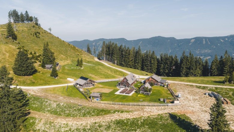 Seven huts, © Gerald Demolsky Seven huts, © Gerald Demolsky