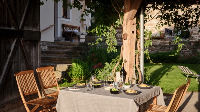 Vacsora az udvaron, © Mathias Lixl / lixl.com Vacsora az udvaron, © Mathias Lixl / lixl.com