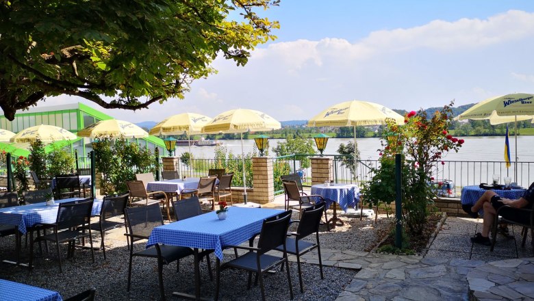 Guest garden on the terrace with a view of the Danube, © Wachauerhof Guest garden on the terrace with a view of the Danube, © Wachauerhof