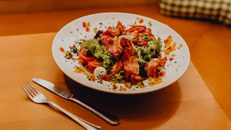 "Salathaufen" mit Ziegenkäse aus der Buckligen Welt, © Niederösterreich Werbung/Klaus Engelmayer "Salathaufen" mit Ziegenkäse aus der Buckligen Welt, © Niederösterreich Werbung/Klaus Engelmayer