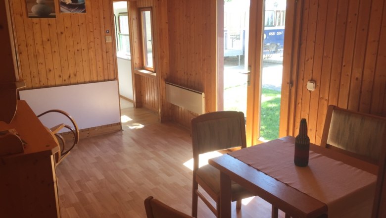 Tastefully decorated parlor in the 100-year-old baggage car, © M. Schorn Tastefully decorated parlor in the 100-year-old baggage car, © M. Schorn