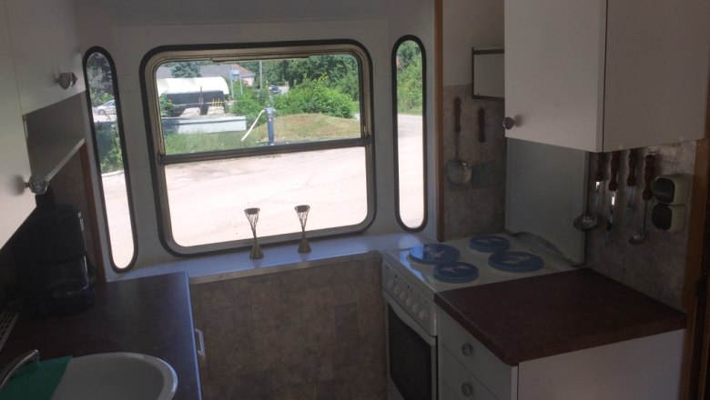 View into the kitchen of the 100-year-old baggage car, © M. Schorn View into the kitchen of the 100-year-old baggage car, © M. Schorn