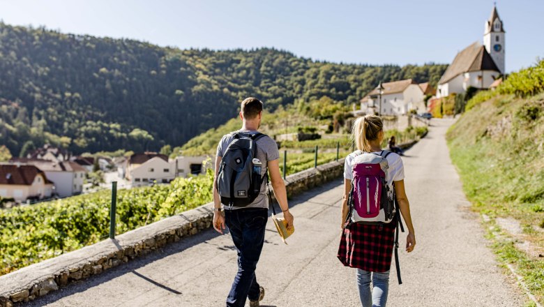 Long-distance hiking trail Krems Valley ("Kremstal-Donau" in German) to the Senftenberg ruins, © Doris Schwarz-König Long-distance hiking trail Krems Valley ("Kremstal-Donau" in German) to the Senftenberg ruins, © Doris Schwarz-König