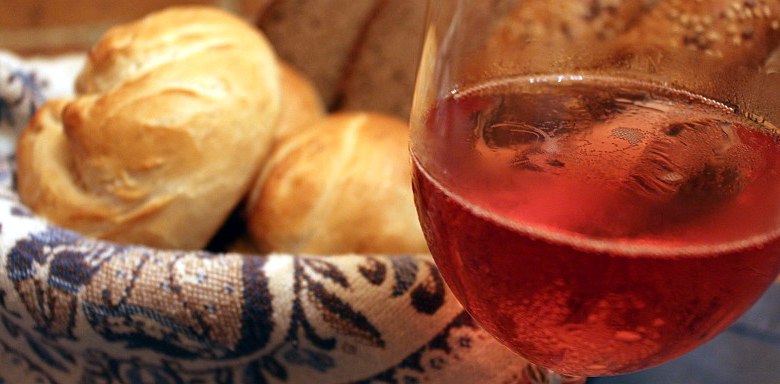 Wine and Wachauer Laberl at the Gruber winery, © Weingut Gruber Wine and Wachauer Laberl at the Gruber winery, © Weingut Gruber