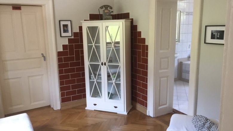 Lovingly decorated former railroad caretaker's apartment, © M. Schorn Lovingly decorated former railroad caretaker's apartment, © M. Schorn