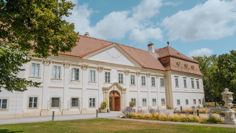 Schloss Marchegg_Störche(c)WTG_nadinechristine__ (2), © Weinviertel Tourismus / Nadine Christine Schloss Marchegg_Störche(c)WTG_nadinechristine__ (2), © Weinviertel Tourismus / Nadine Christine