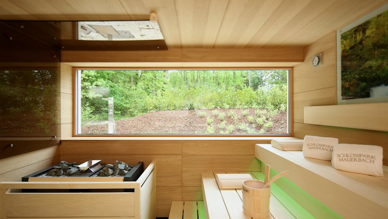 Forest sauna with a view of nature, © Schlosspark/mesonic Forest sauna with a view of nature, © Schlosspark/mesonic