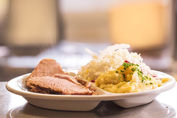 regional menu plate, © Peter Pichler regional menu plate, © Peter Pichler