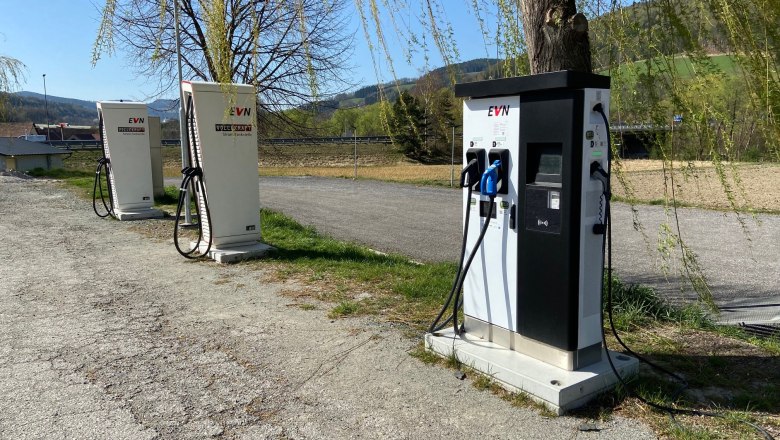E-charging stations - parking lot Gasthof Pichler, © Wiener Alpen E-charging stations - parking lot Gasthof Pichler, © Wiener Alpen
