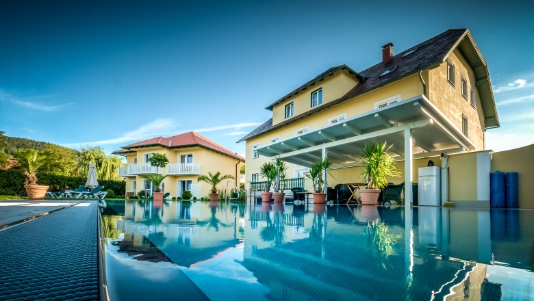 Garden villa with pool, © Photography Pfeffel Garden villa with pool, © Photography Pfeffel