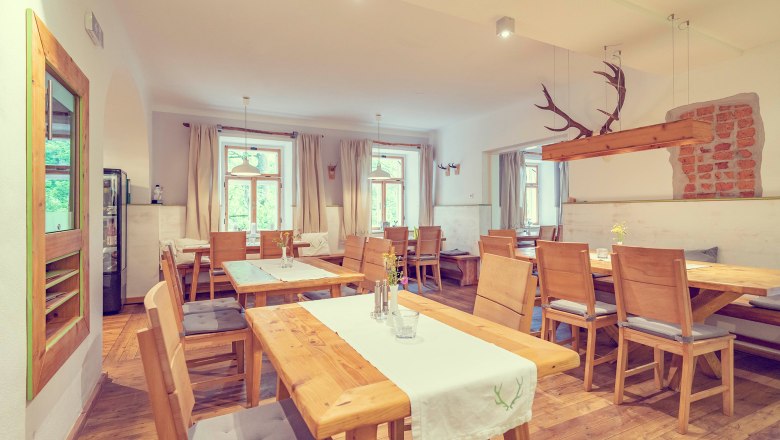 Rustic-modern atmosphere with wooden interior, © Schlosstaverne Lunz/Martin Stellnberger Rustic-modern atmosphere with wooden interior, © Schlosstaverne Lunz/Martin Stellnberger