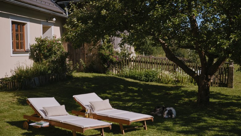 Napozóágyak az udvaron, © Mathias Lixl / lixl.com Napozóágyak az udvaron, © Mathias Lixl / lixl.com