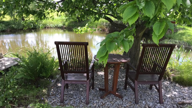 Pond with seating area, © 4TatzenHof, Katharina Tatzer Pond with seating area, © 4TatzenHof, Katharina Tatzer
