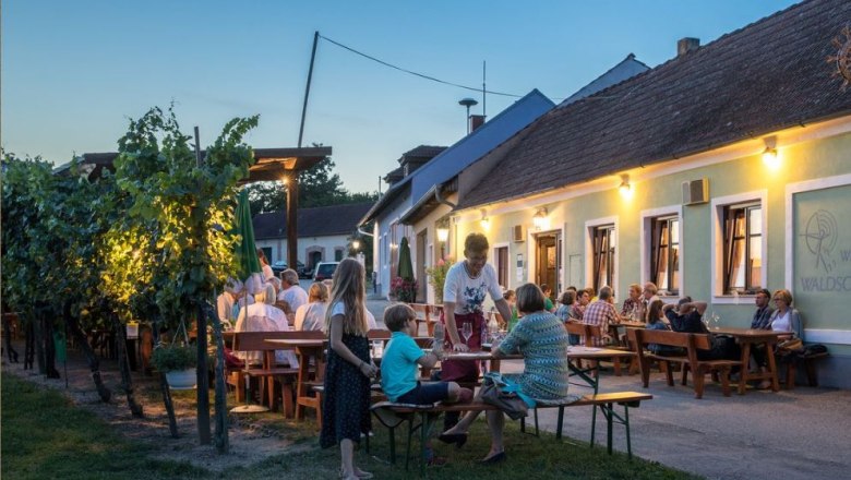 Hagyományos borozó Waldschütz, © Leo Hilzensauer Hagyományos borozó Waldschütz, © Leo Hilzensauer