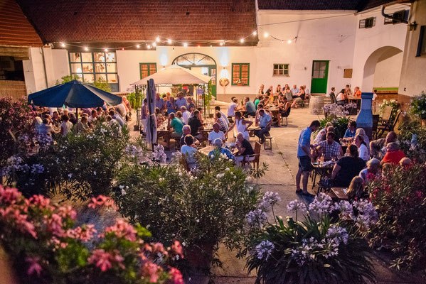 Evening atmosphere at the wine tavern, © Winzerhof Keiblinger Evening atmosphere at the wine tavern, © Winzerhof Keiblinger