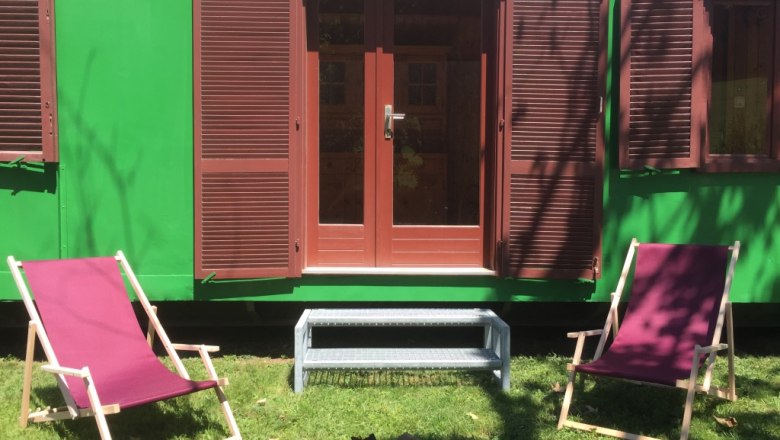 Front garden with sun loungers, © M. Schorn Front garden with sun loungers, © M. Schorn