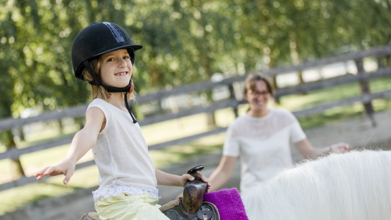 Riding lessons, &copy; schwarz-koenig.at
