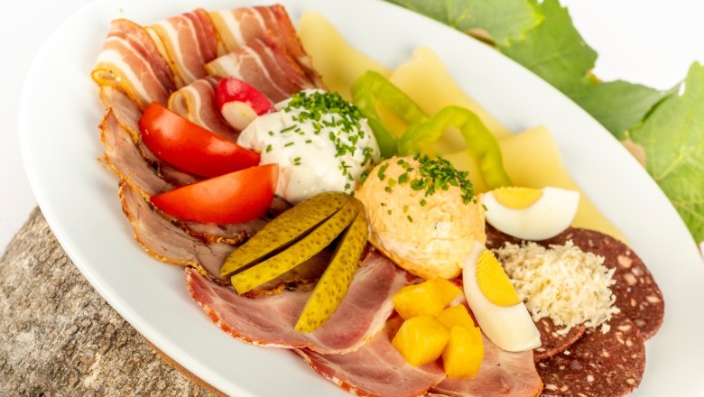 Food example at the wine tavern Höllmüller in Joching, © Familie Höllmüller