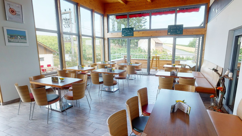 Wine tavern inside, &copy; Weingut Rieder