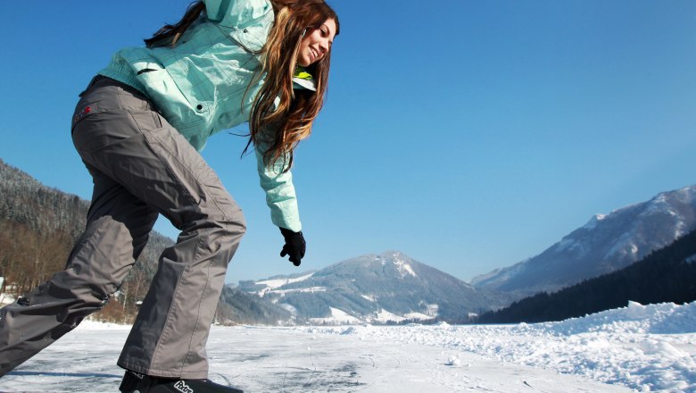 Ice skating on Lake Lunz, © weinfranz.at