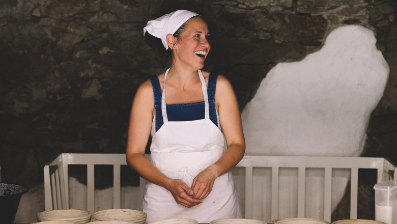 Windm&uuml;hle Retz_Brot backen (C) N&Ouml;W_Mara Hohla (2), &copy; Nieder&ouml;sterreich Werbung / Mara Hohla