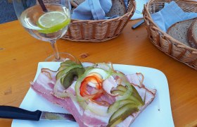 K&uuml;mmelbratenbrot, Hauer bor&aacute;szat &eacute;s hagyom&aacute;nyos boroz&oacute;, H&ouml;flein, &copy; Donau Nieder&ouml;sterreich