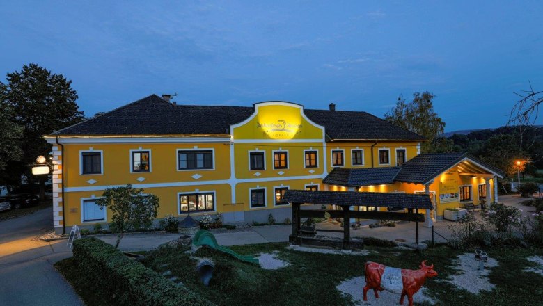 Perbersdorfer wine tavern and hotel, © Perbersdorfer Heuriger und Hotel