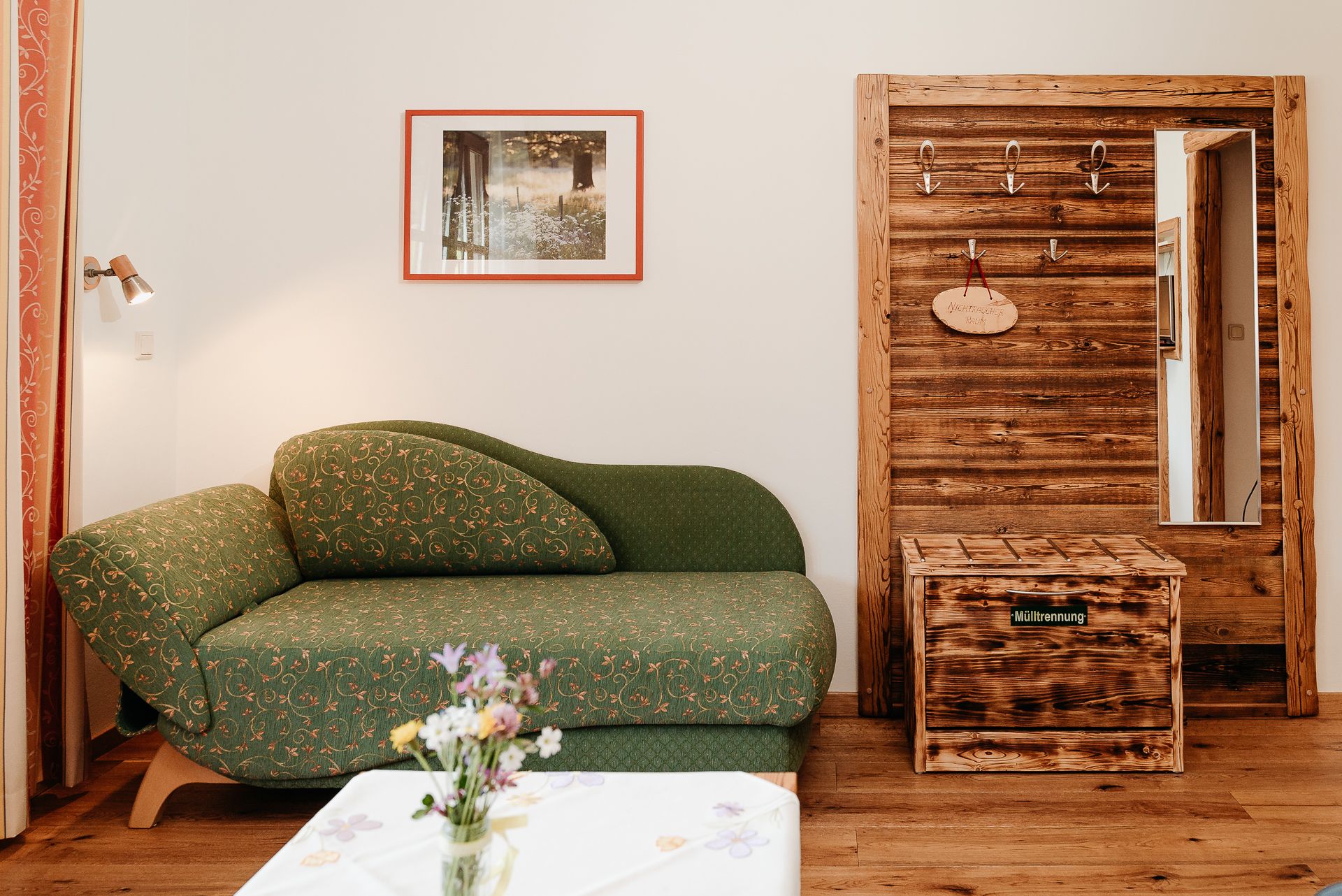 evening_sun_2019_couch