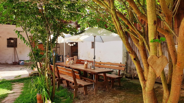 A belső udvar, &copy; Die Alm in Sch&ouml;llb&uuml;chl, Stefanie Reisenberger